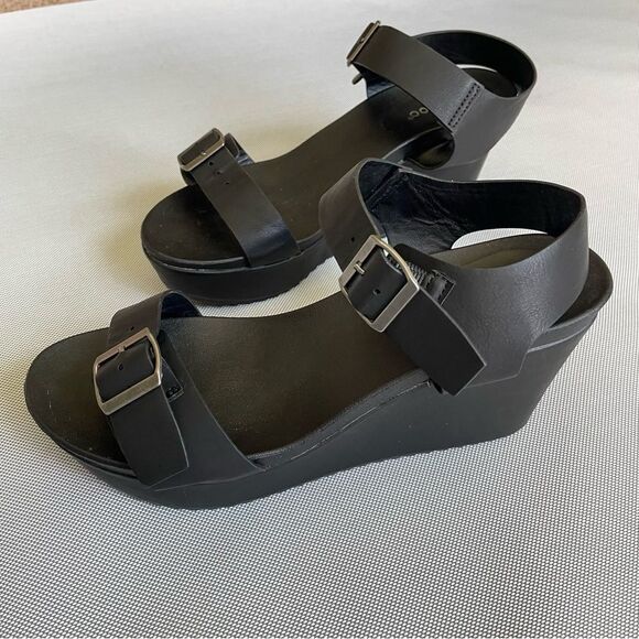 Bamboo Black Strappy Platform Sandals Women’s Size 8 - Picture 1 of 7